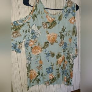 Cotton gauze feel top.